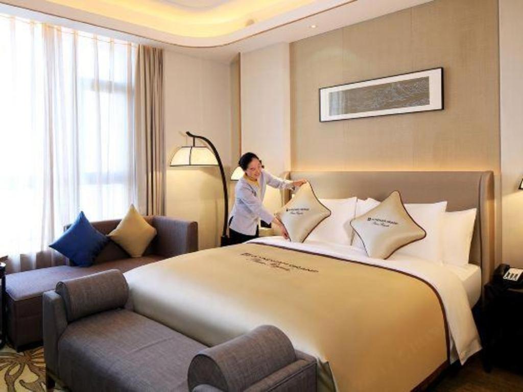 מלון Wyndham Grand Plaza Royale Huayu צ'ונגקינג מראה חיצוני תמונה