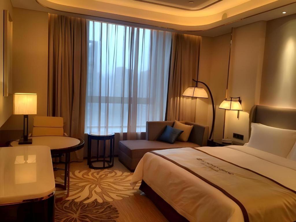 מלון Wyndham Grand Plaza Royale Huayu צ'ונגקינג מראה חיצוני תמונה